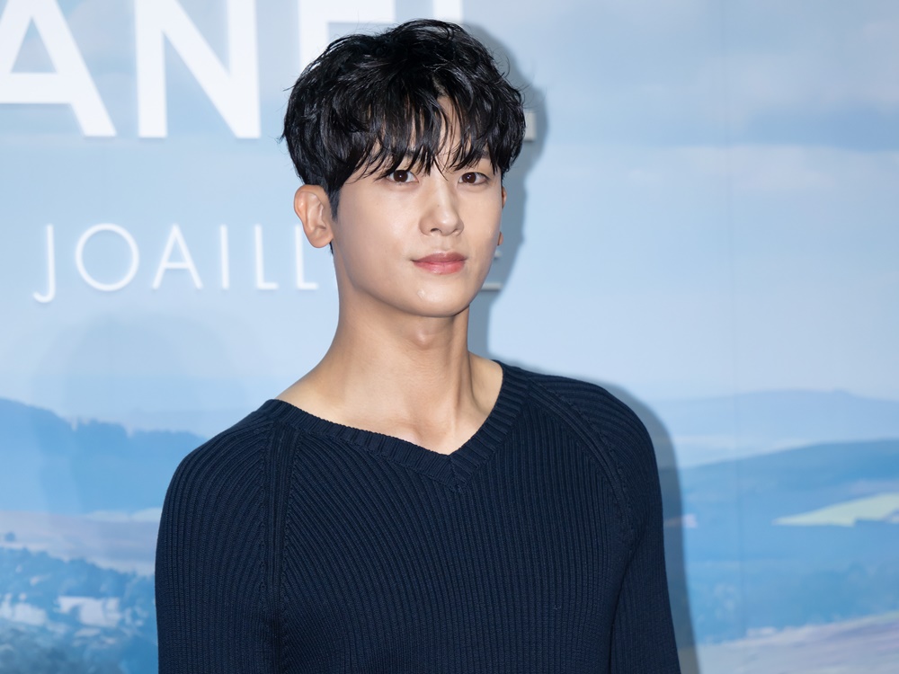 俳優パク・ヒョンシク、ワーナー・ミュージック・コリアと日本マネジメント契約を締結！FCサイトもオープン