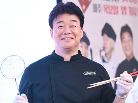 BTSも食べる日が来る？ 「韓国グルメの巨匠」ペク・ジョンウォンが“軍隊給食”の改善に乗り出す