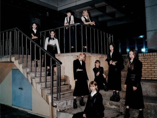 NiziU、韓国で注目度急上昇！現地正式デビュー控え、シックな美貌が際立つ団体フォトを公開