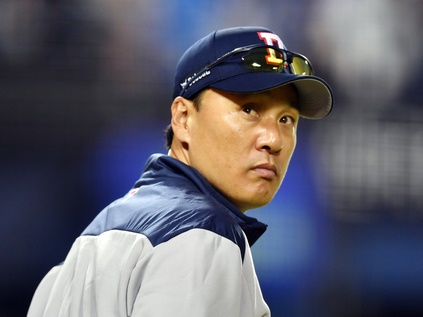 阿部新監督とも“共闘”した元巨人イ・スンヨプの監督1年目が終了…その評価は？「落第点は回避」