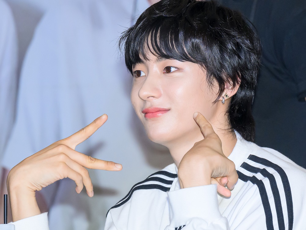 【写真】「急に大人っぽく…」RIIZE・アントン、“抜け感バツグン”の茶髪イメチェンで圧巻の洗練美