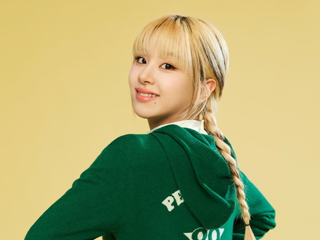 TWICE・チェヨン、彼女感あふれる金髪三つ編み＆ミニスカゴルフコーデSHOTでファンを虜に！【PHOTO】