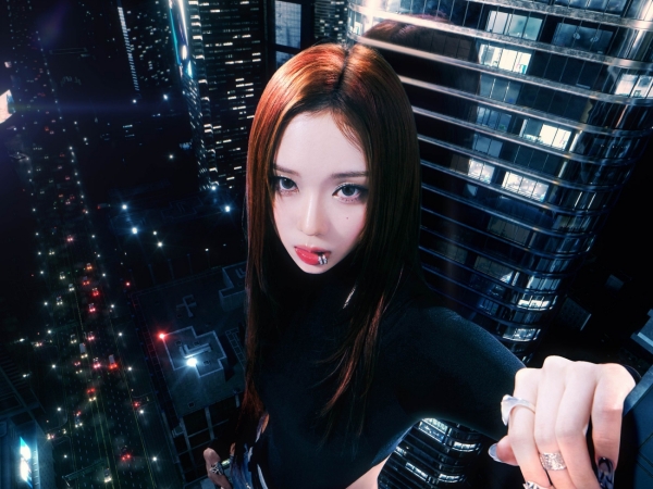 ウィンターがまさかの巨大化!? aespa、ニューミニアルバム『Drama』コンセプトフォト解禁