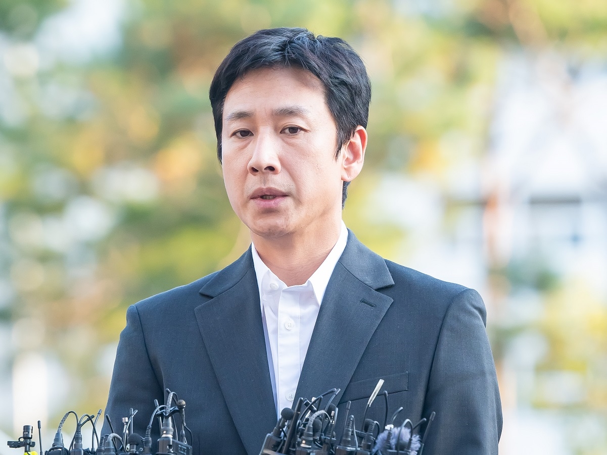 薬物疑惑受ける『パラサイト』俳優（48）、“愛人”からの恐喝には真の首謀者存在も…まさかの裏切りか