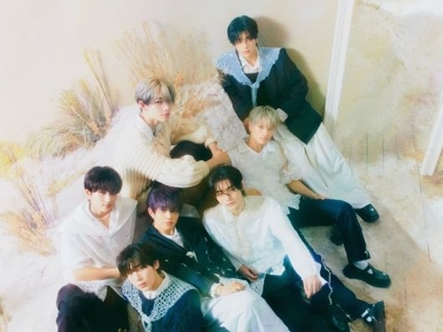 “7人の美少年”…ENHYPEN、神秘的なオーラ放つミニALのコンセプトフォトで過去最高ビジュアル更新