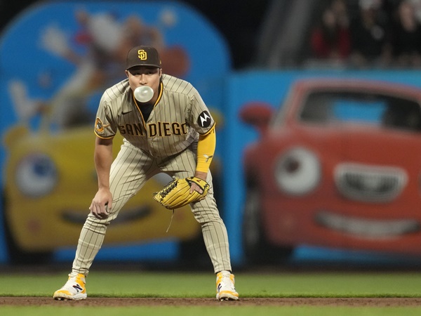 ダル同僚キム・ハソンが快挙 アジア人でイチロー以来のMLBゴールドグラブ賞受賞、韓国人では史上初