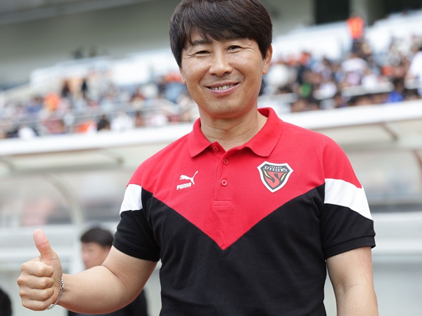 浦和と戦う浦項キム・ギドン監督を「屈指の戦術家」と呼ぶ理由 選手とも駆け引きする名将の頭脳