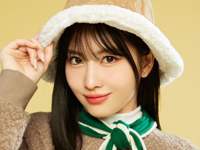 TWICE・モモ、ミニスカウェアから美脚スラリ…ファンの絶賛続々「私の愛し」「可愛すぎ！」【PHOTO】