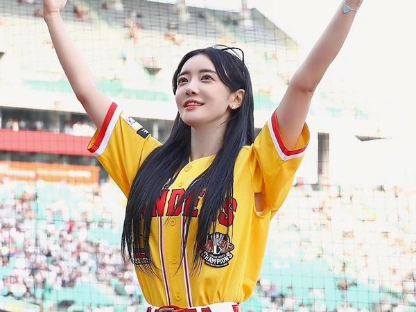 東京ドームにも登場！韓国プロ野球チアリーダー、“アイドル級”の輝く美貌に反響「可愛すぎる」【PHOTO】