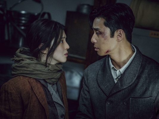 Netflix期待作『京城クリーチャー』スチール解禁！豪華キャストの演技合戦に“期待大”