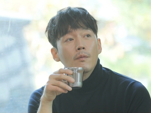 俳優チャン・ヒョク、自宅＆日常をデビュー以来初公開！自己管理とはかけ離れた意外な姿も!?