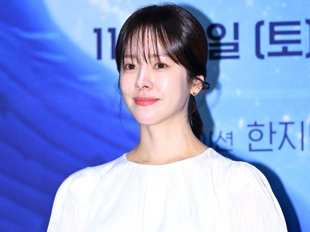 『イ・サン』女優ハン・ジミン、「接近戦も余裕」の“衝撃”クリア肌【PHOTO】