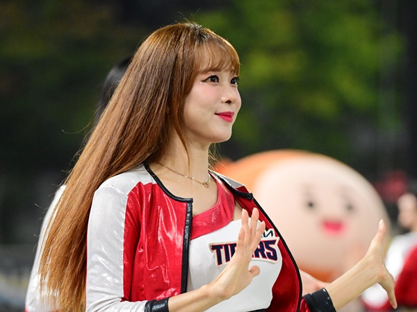 【写真】韓国人気チア、“絶対領域”大胆見せ 白肌の美脚に「半端ない」「美しすぎて反則」の声