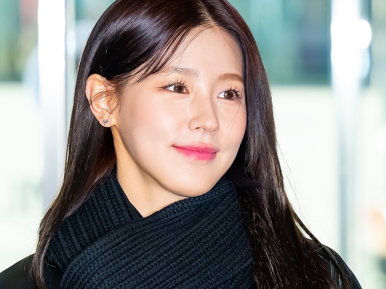 「神に感謝」(G)I-DLE・ミヨン、黒い衣装と対照的すぎる“吸引力”さえ伴う白素肌で話題【PHOTO】