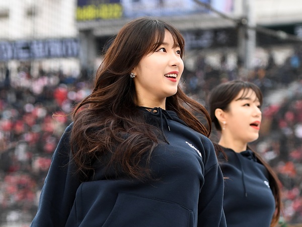 焼酎飲む横顔に惚れ惚れ…韓国チアガールの“乾杯SHOT”にファンも虜「モデルみたい」「眩しい」【PHOTO】