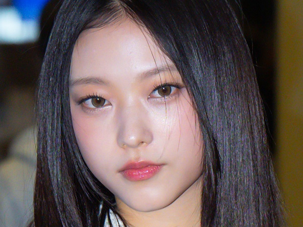 【写真】これでまだ17歳…NewJeans・ヘリンがファッション誌表紙に登場、無表情で魅せる“高貴さ”に注目