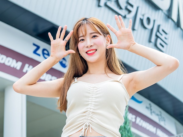 「名画かと…」韓国プロ野球の人気チア、美脚あらわな私服SHOTにファン歓喜「春の妖精？」【PHOTO】