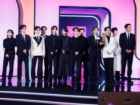 SEVENTEEN、東京ドームで開かれた授賞式「MAMA」で初の大賞受賞！計5冠でNo.1グループを証明
