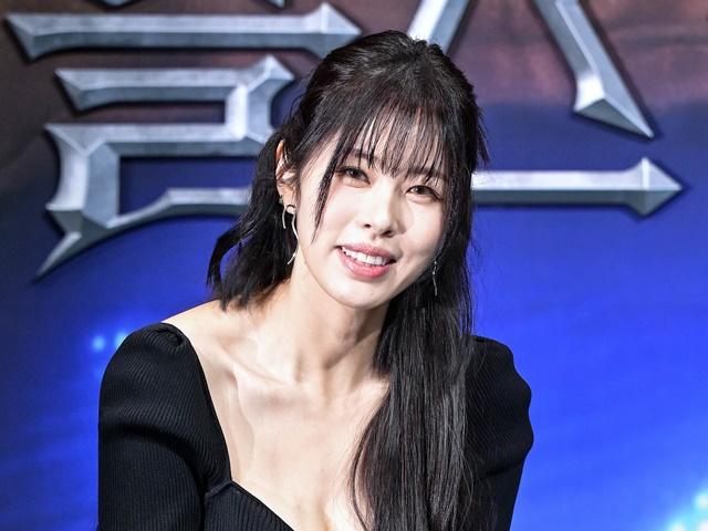 韓国の“美しすぎる女性弁護士”、タイト目ワンピからのぞくメリハリに大反響「お綺麗だ」「最高！」【PHOTO】