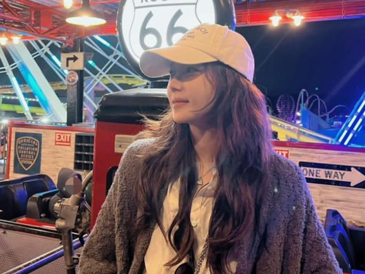 『ペントハウス』出演の美人女優、BLACKPINK・ロゼと海外旅行？“年齢を超えた友情”【PHOTO】