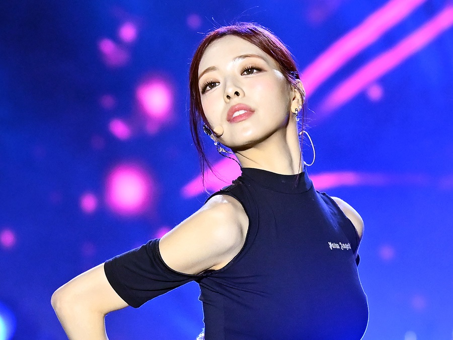 ITZY・ユナ、“骨盤パッド疑惑”の真相は!?大先輩IUの美談も告白「私を良く知っている」
