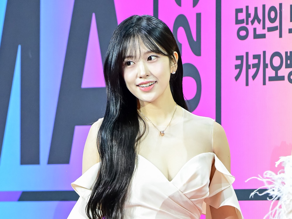 首元のほくろチラリ…IVE・ユジン、ハワイでの“自撮りSHOT”に反響「清純美貌」「あなたが太陽」【PHOTO】