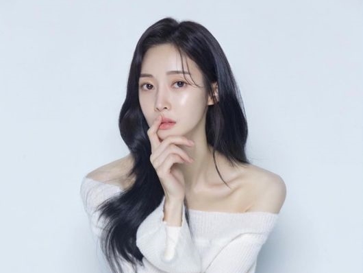 「ファンからも金銭を騙し取った」離婚と再婚を同時に発表した元韓国アイドル、“前科持ち新恋人”と詐欺？