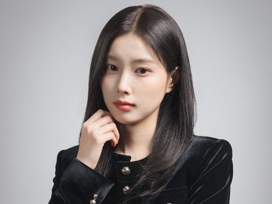 女優に転向したIZ*ONE出身のカン・ヘウォン、今後「歌手活動」に対する計画は…ない？