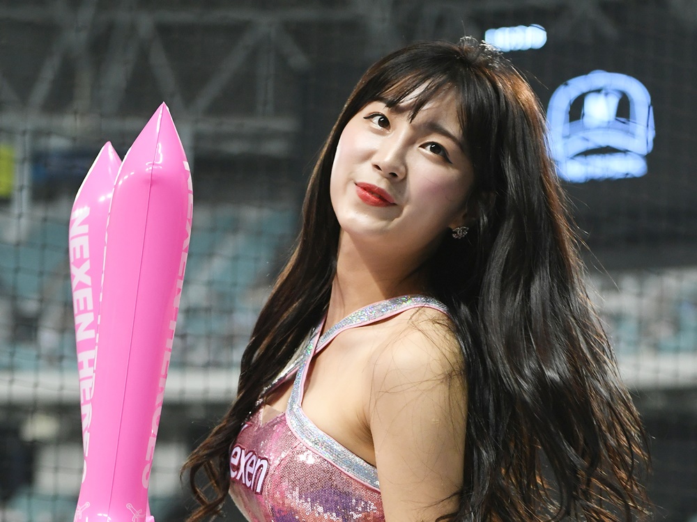 アイドル級美貌に「美しすぎます」の声…韓国人気チアの“横顔SHOT”に反響「ビューティフル！」【PHOTO】