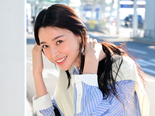 『梨泰院クラス』女優クォン・ナラ、“起立筋”まで丸見えの美背中を披露！「タイも喜んでいる」【PHOTO】