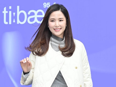 【写真】結婚5年目で双子を妊娠した女優コン・ヒョンジュ（39）、大きく膨らんだお腹を公開「弾けそう」