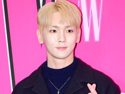 突然この世を去ったK-POPアイドルの後輩へ…SHINee・キーが哀悼「ごめん、わかってあげられなくて」