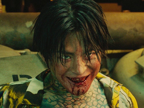 血まみれ＆狂気のソ・イングクもアリ…？映画『オオカミ狩り』のキラースマイルカットを大放出！