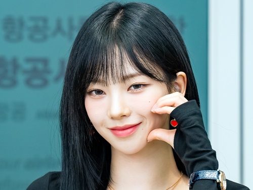 カンヌ降臨・インスタ開設で話題のaespa、カリナがオフショルドレス姿公開…フォロワー300万越え【PHOTO】
