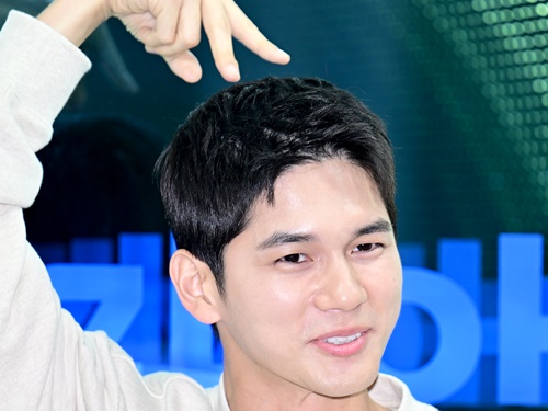 Wanna One出身俳優オン・ソンウ、4月17日に現役で陸軍入隊へ「国防の義務を履行」