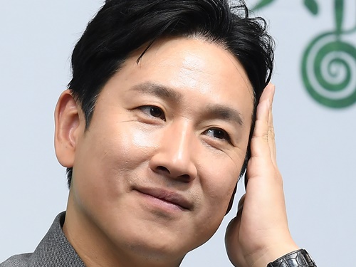 突然この世を去ったイ・ソンギュンさんの「最後の70日」、韓国調査報道番組が特集放送へ