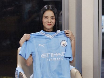 “怪物FW”にBLACKPINK・ジスがインタビュー！K-POP・サッカー界のワールドクラス対談が実現