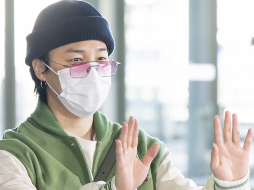 “Diorの顔”に選ばれたBTS・JIMIN、パリ・ファッションウィークに出発！ソロデビュー説も話題【PHOTO】