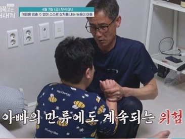 ハンマーでPCモニター破壊、泣き叫んで床に頭突きする小4男子…韓国家族が抱える問題とは