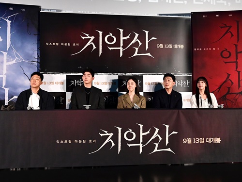 映画タイトル巡って試写会場でゲリラ会見まで…“R-15”韓国ホラーの公開中止要求騒動、監督は共生望む