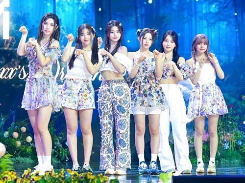 JYPの名物代表がNMIXXに伝えた芸能生活を長く続ける“秘訣”とは？初コラボ秘話も披露
