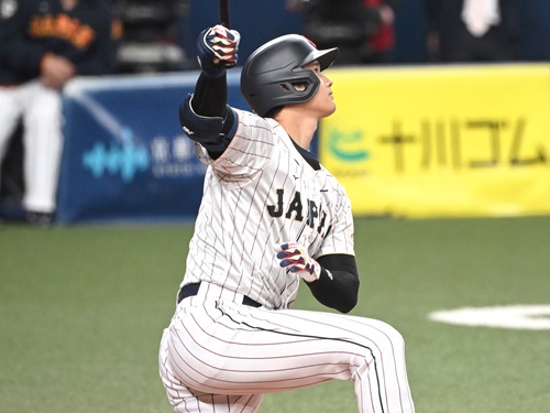 衝撃の“反則”本塁打も！侍ジャパン大谷翔平が阪神戦で見せた圧巻バッティング、韓国メディア激写【PHOTO】