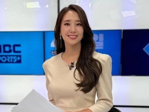 サイドミラー無しで危険な“命がけ”走行、韓国美女アナが違反行為で物議…ながら運転疑惑も【画像】