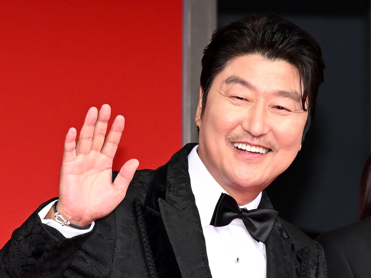 映画俳優“キャリア27年”のソン・ガンホ、初ドラマ『サムシクおじさん』の配信元最有力候補は？