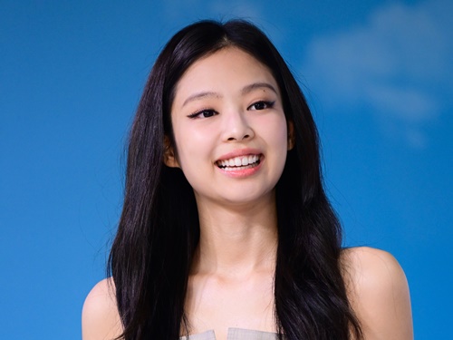 「少しバカみたいでも理解を…」BLACKPINKジェニーが“顔の負傷”を報告、運動中に足踏み外し【全文】