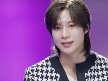 SHINee・テミン、故ジョンヒョンさんと練習した“思い出”の曲を披露「別れの曲だが…」
