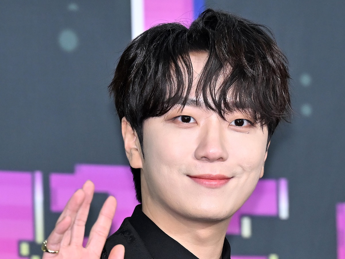 “キム・ヨナ夫”がバッサリと切ったヘアスタイルを公開！陸軍に現役入隊、軍楽隊として服務予定