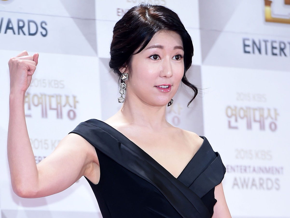 西洋男性の精子提供で“未婚のママ”となった日本人タレント、4歳息子との家族写真が「感動」と話題