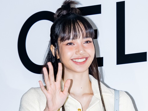 BLACKPINK・リサ、18歳未満観覧不可の“パリ名物ショー”出演に懸念の声「独り立ちの準備か？」