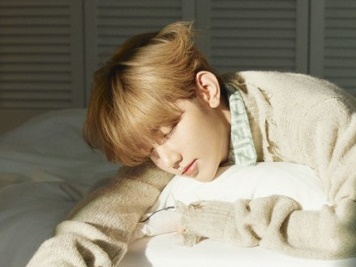 光に透ける柔らかなハニーブロンド…ZB1ジャン・ハオ、中ファッション誌に単独登場【PHOTO】